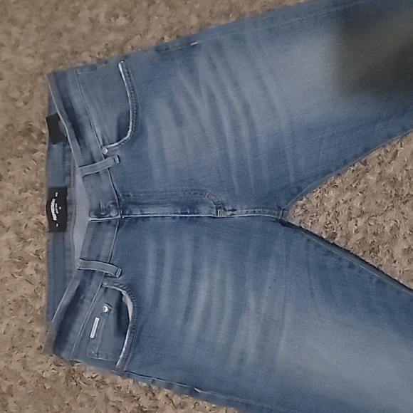 Represent clo jeans